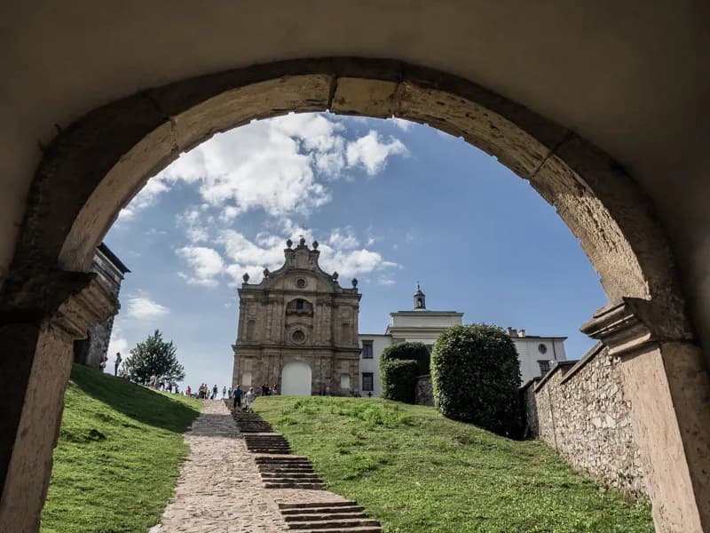 Święty Krzyż atrakcje – odkryj niezwykłe miejsca i ich historię