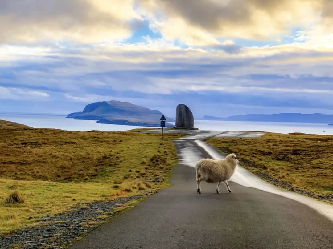 Wyspy owcze do kogo należą? Poznaj ich status i autonomię